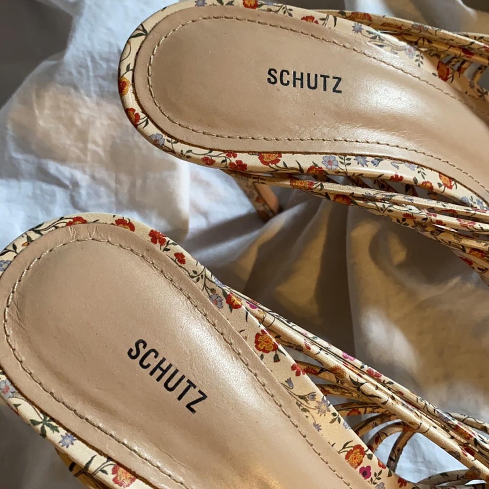 Schutz Floral Open Toe Knot High Heels Pumps - Picture 3 of 6